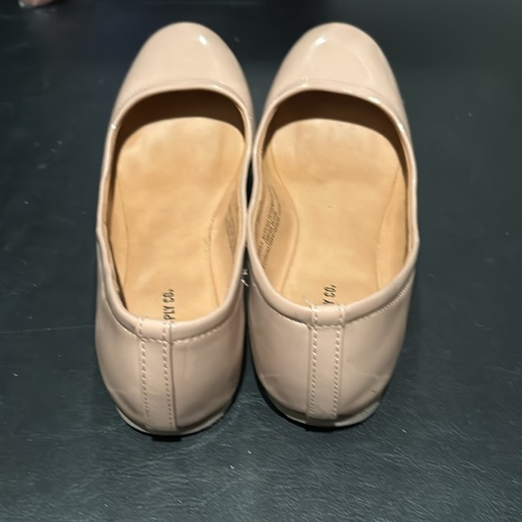Nude patent round toe flats Sz 7.5 - Picture 2 of 4